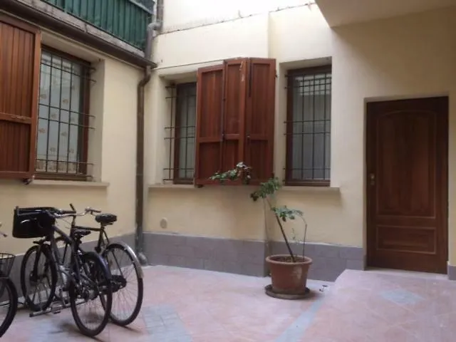 Bed & Breakfast Suite del Borgo - Affittacamere - Guest house Bologna
