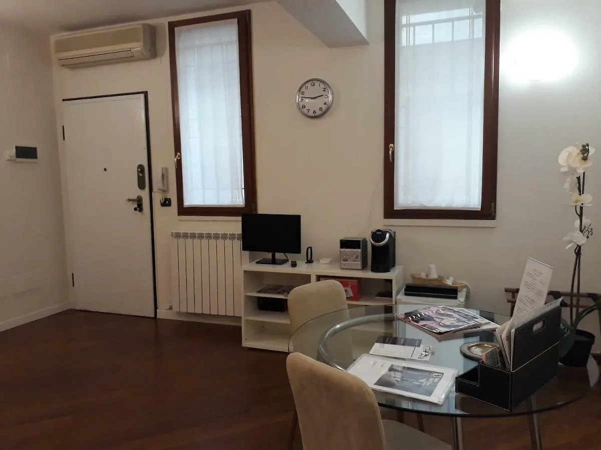 Bed & Breakfast Suite del Borgo - Affittacamere - Guest house Bologna